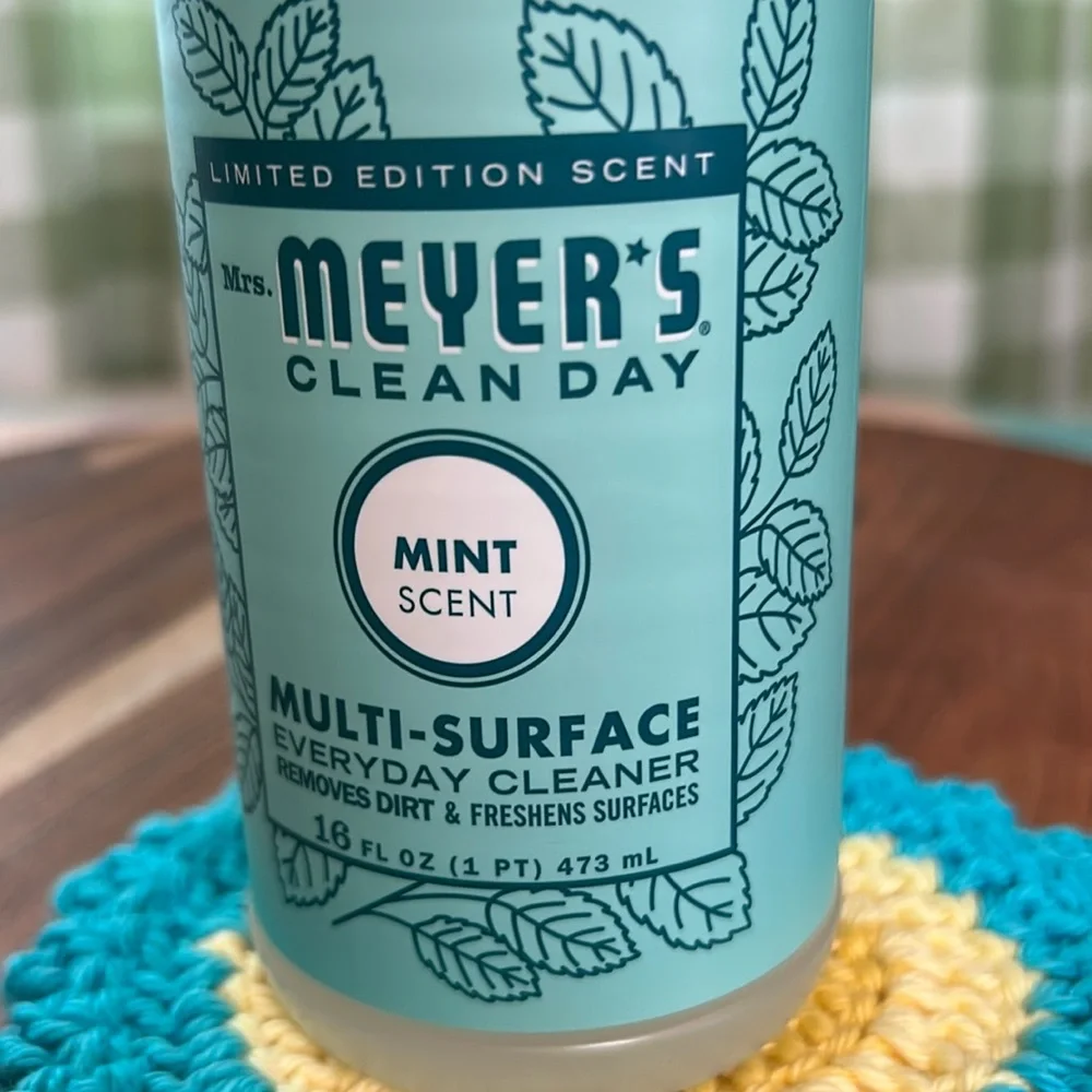 Mrs Meyer’s Limited Edition Scent Mint Scent Multi Surface Cleaner 16 Oz New - Picture 7 of 7